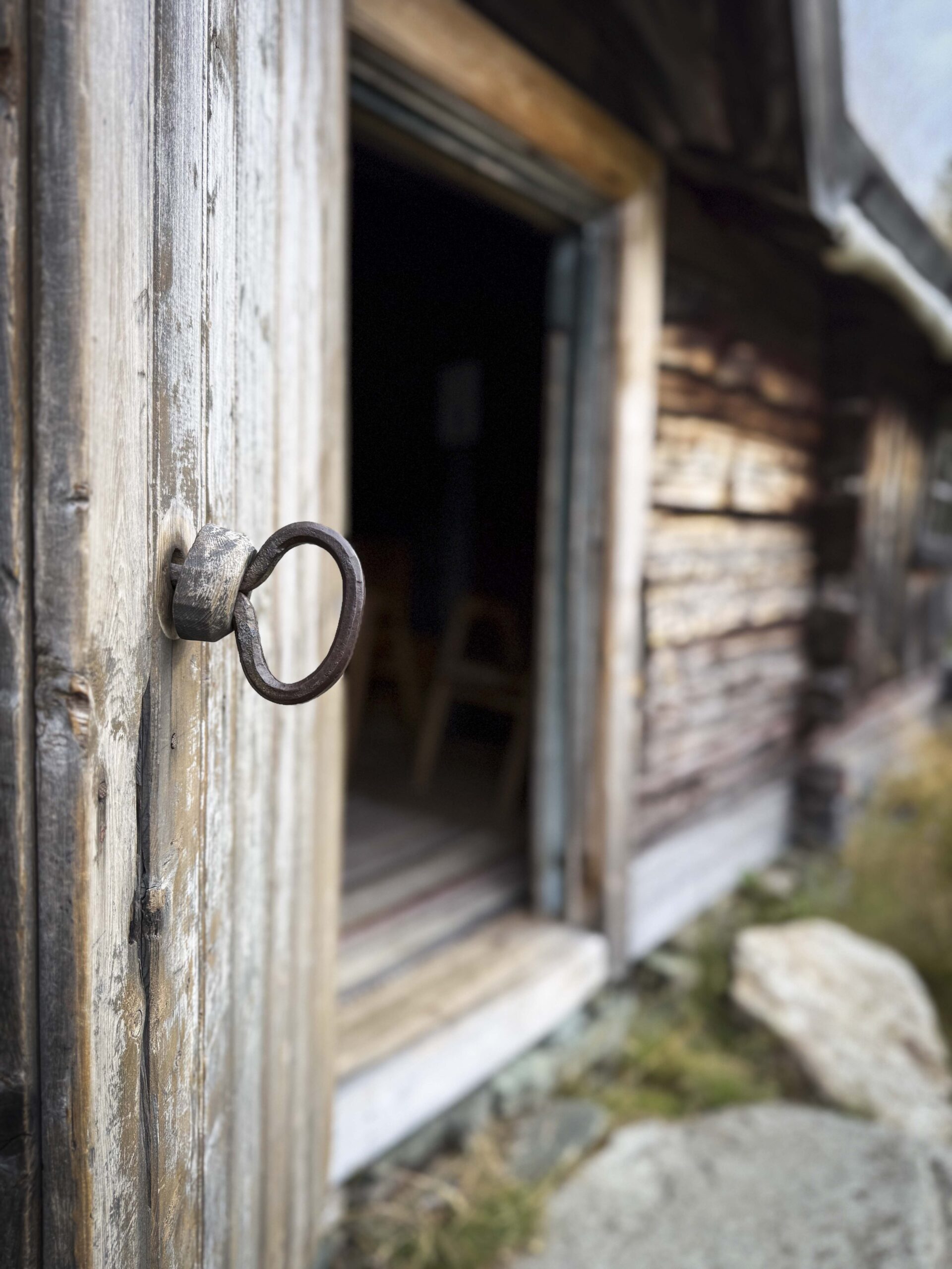 Gruvstuggu ble trolig bygd under gruvtidens siste etappe på 1800-tallet og står der fortsatt i dag. Foto: Marit Manfredsdotter
